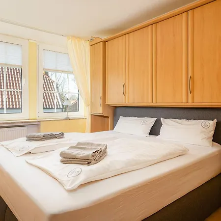 Apartment Kutterblick, Zentrale Lage Mitten Im Hafen Fuer Vier Personen, Hund Willkommen! *